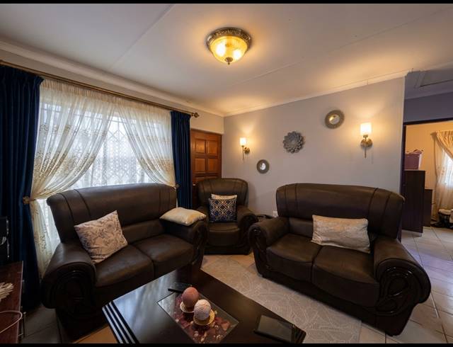 2 BEDROOM HOUSE FOR SALE IN VANDERBIJLPARK CE 4